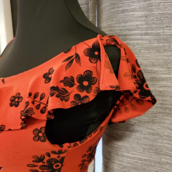 Parallel Off One Shoulder Flower Ruffle Blouse Red - Picture 3 of 6
